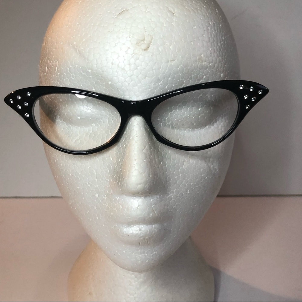 Woman’s fashion cat eye glasses - Picture 14 of 15